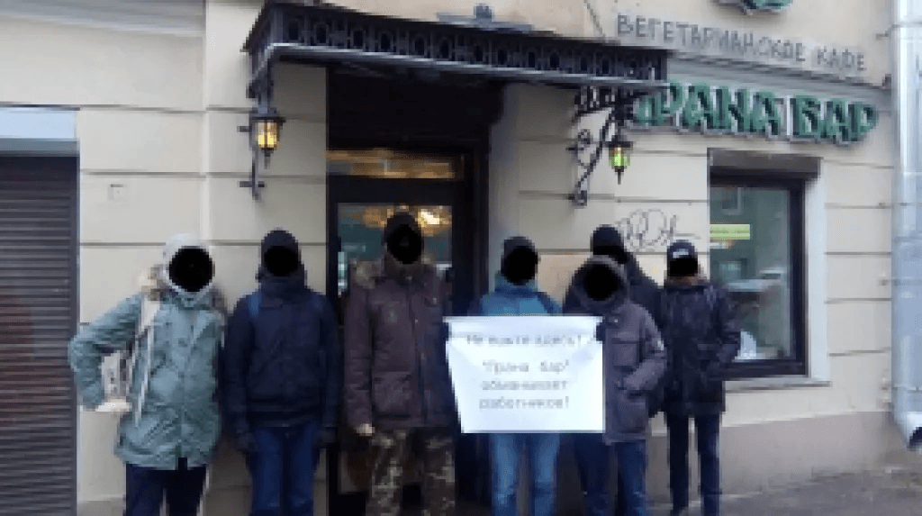 Протест против вегетарианского кафе &laquo;Прана бар&raquo; и драка с &laquo;бандитами&raquo;